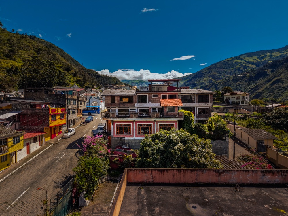 El hostal desde el aire